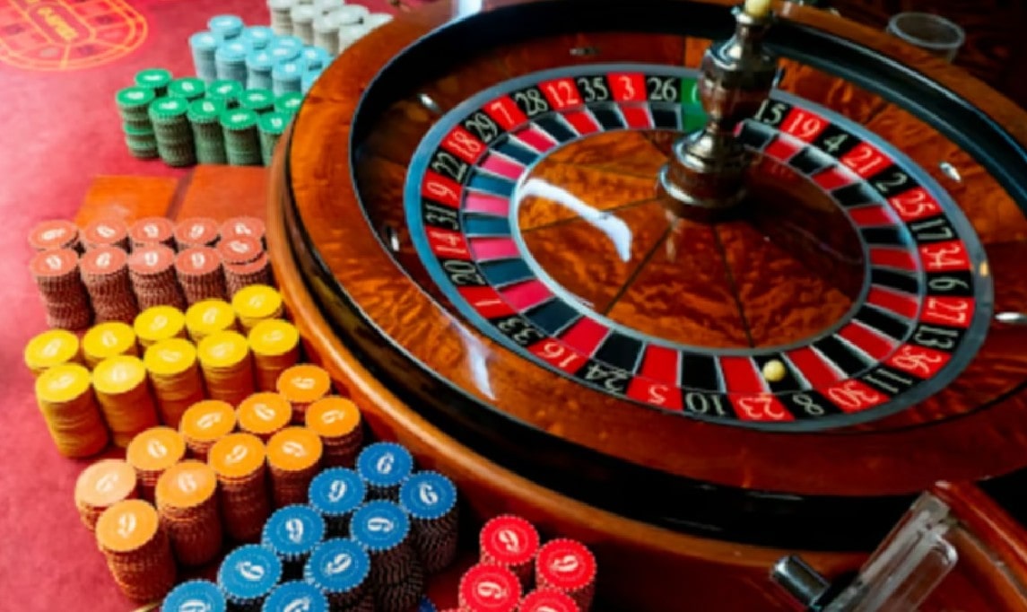 Casino hile önleme, oyunculara güvenli ve adil bir oyun deneyimi sunabilmek için casinoların kullandığı çeşitli teknolojik ve prosedürel önlemleri ifade eder.